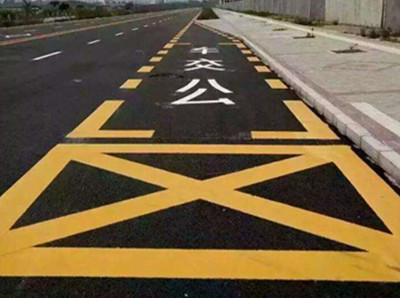 道路黄色网格线