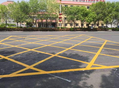 小区交通黄色网格线