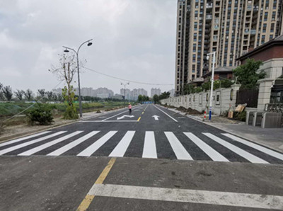 新建楼盘道路画线