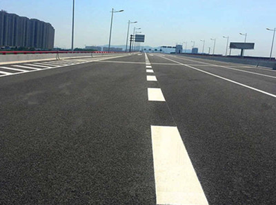 道路中间白实线